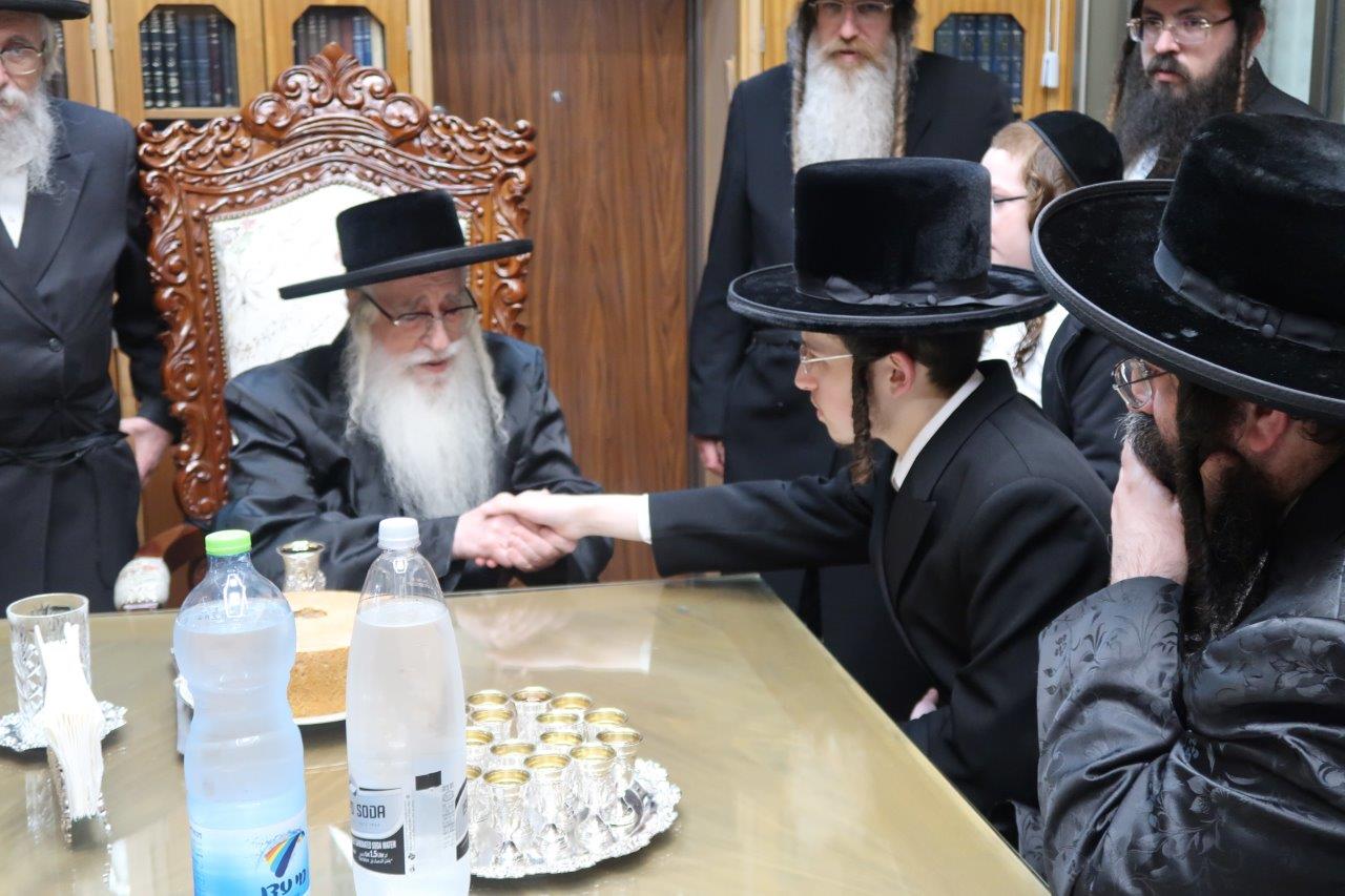 שמחת אירוסי נכדת האדמו"ר מצאנז