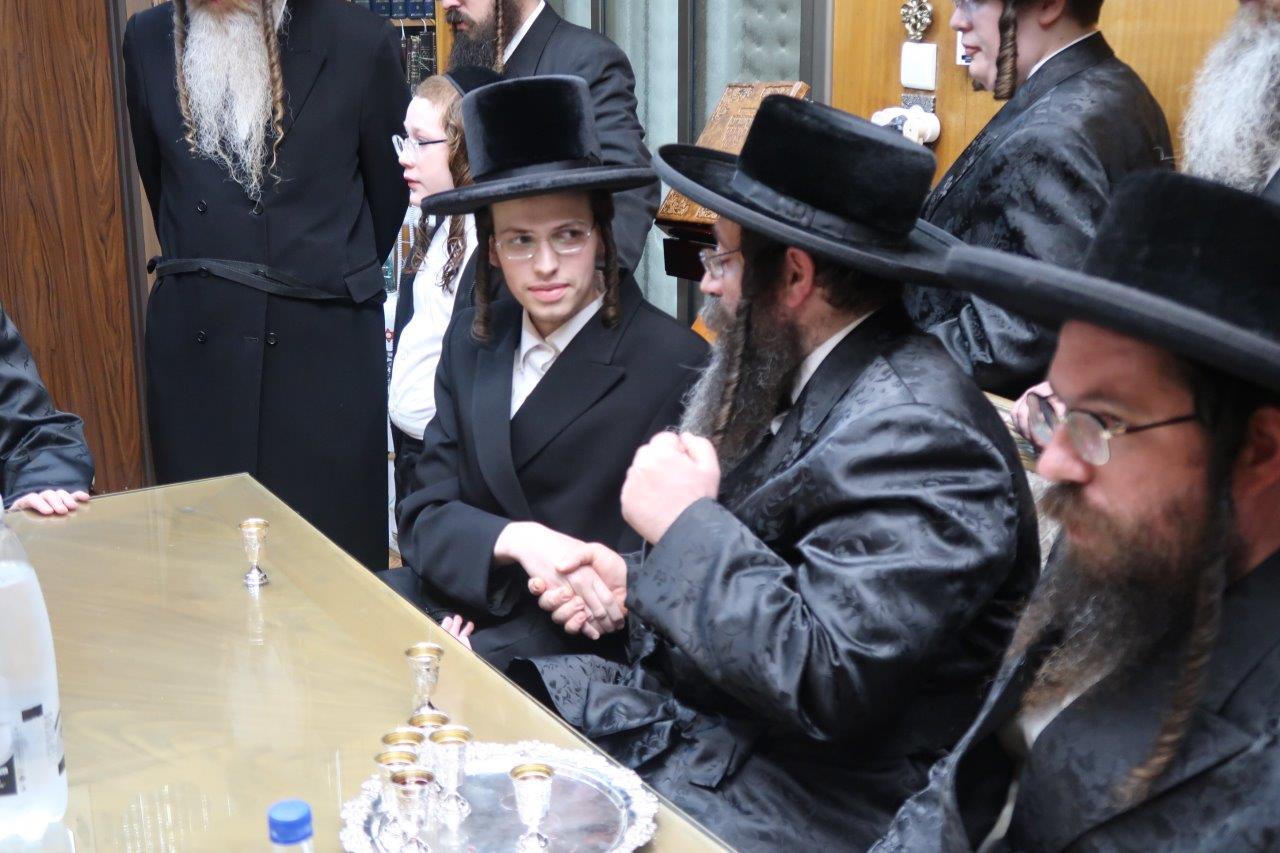 שמחת אירוסי נכדת האדמו"ר מצאנז