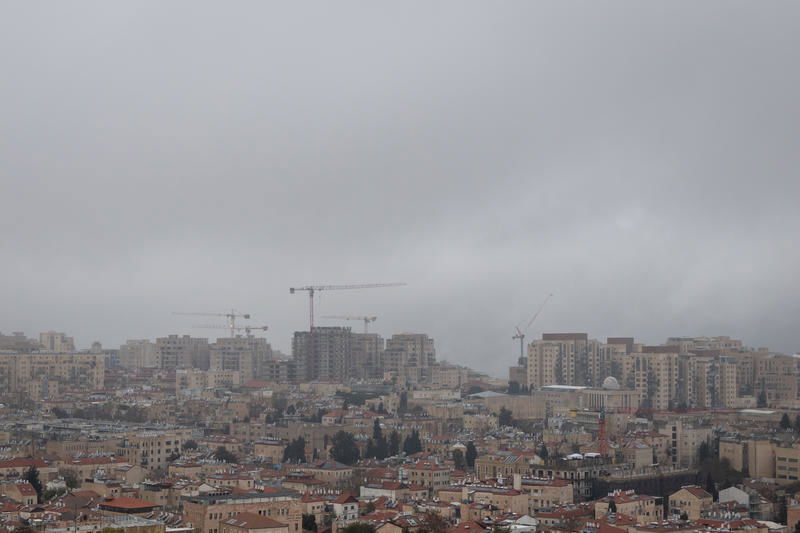 רחובות מוצפים, קניות "רטובות" לשבת, כלי רכב בתוך נהרות | 31 רגעים מ"ביירון"