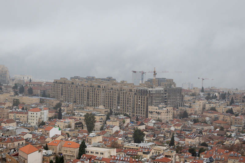 רחובות מוצפים, קניות "רטובות" לשבת, כלי רכב בתוך נהרות | 31 רגעים מ"ביירון"