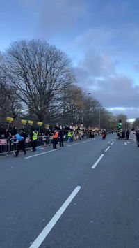 "מחזות שלא ראינו ברוסיה הקומניסטית": אלפים מפגינים מול השגרירות בלונדון