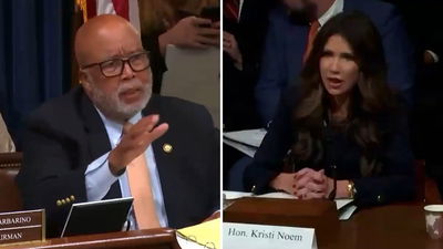 מימין קריסטי נואם, משמאל בני תומפסון