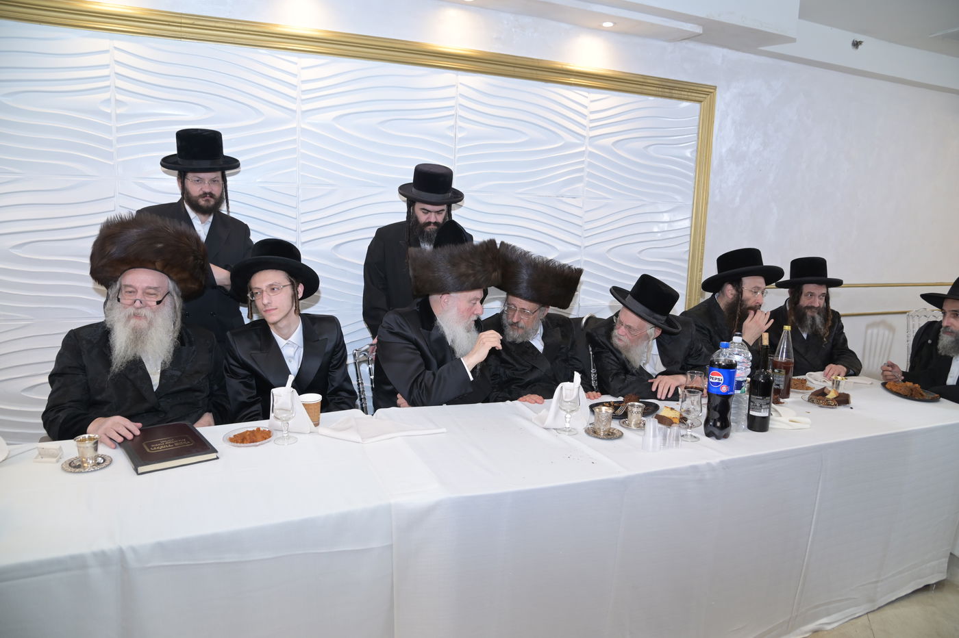 שמחת האירוסין בחצרות וואסלוי - אנטניא - קוז'ניץ