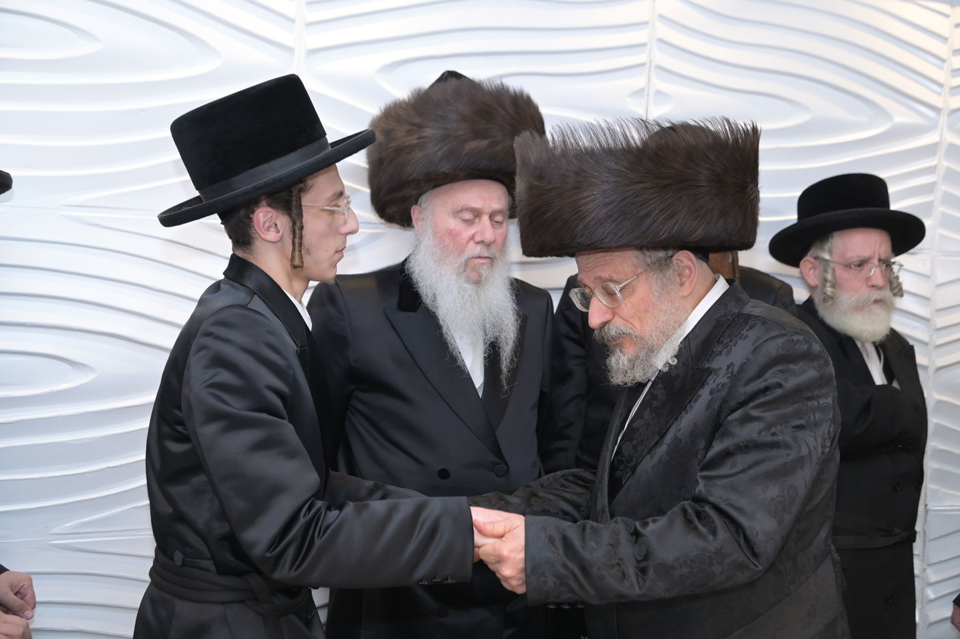 שמחת האירוסין בחצרות וואסלוי - אנטניא - קוז'ניץ