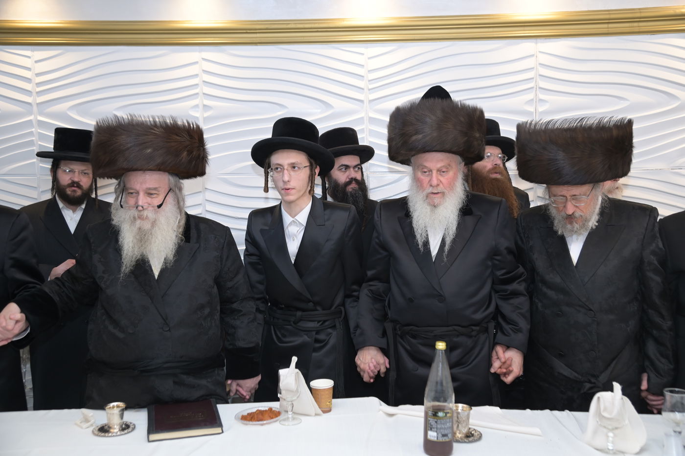 שמחת האירוסין בחצרות וואסלוי - אנטניא - קוז'ניץ