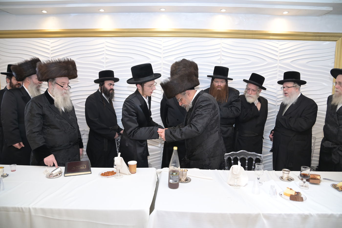 שמחת האירוסין בחצרות וואסלוי - אנטניא - קוז'ניץ