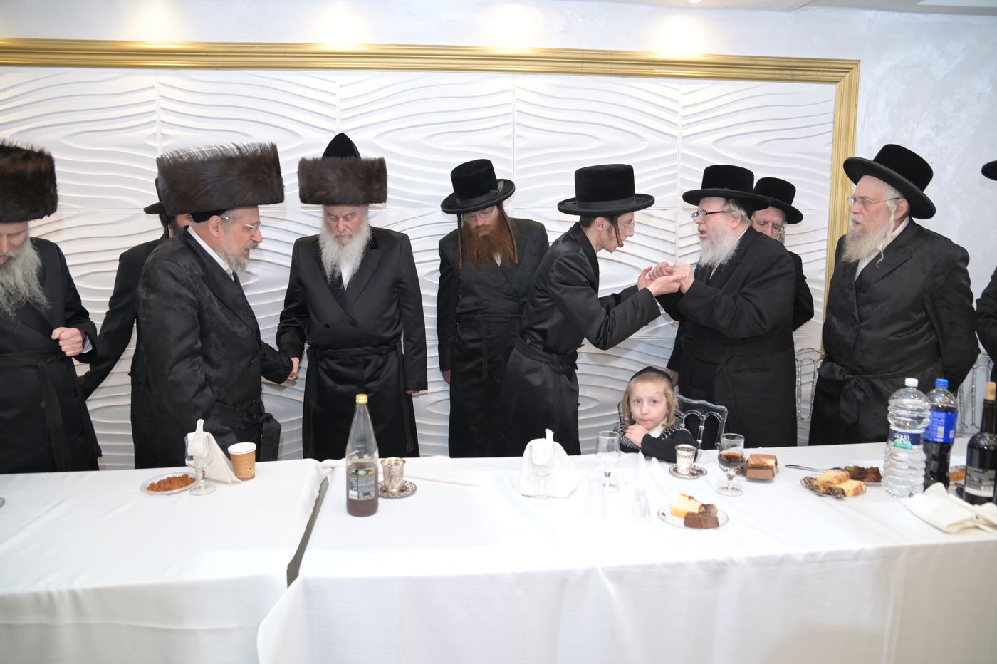 שמחת האירוסין בחצרות וואסלוי - אנטניא - קוז'ניץ