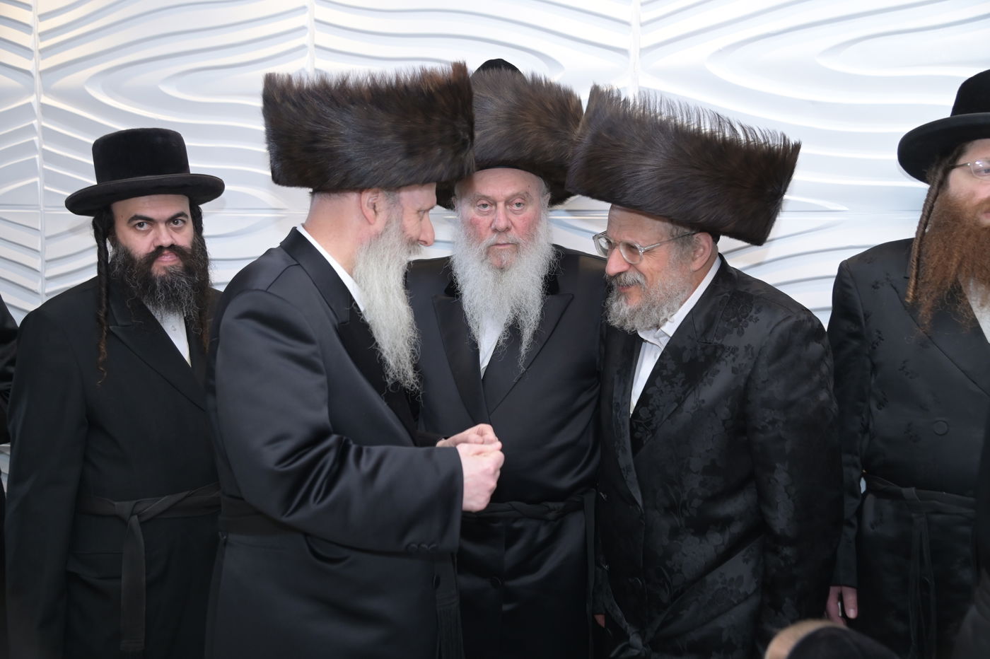 שמחת האירוסין בחצרות וואסלוי - אנטניא - קוז'ניץ