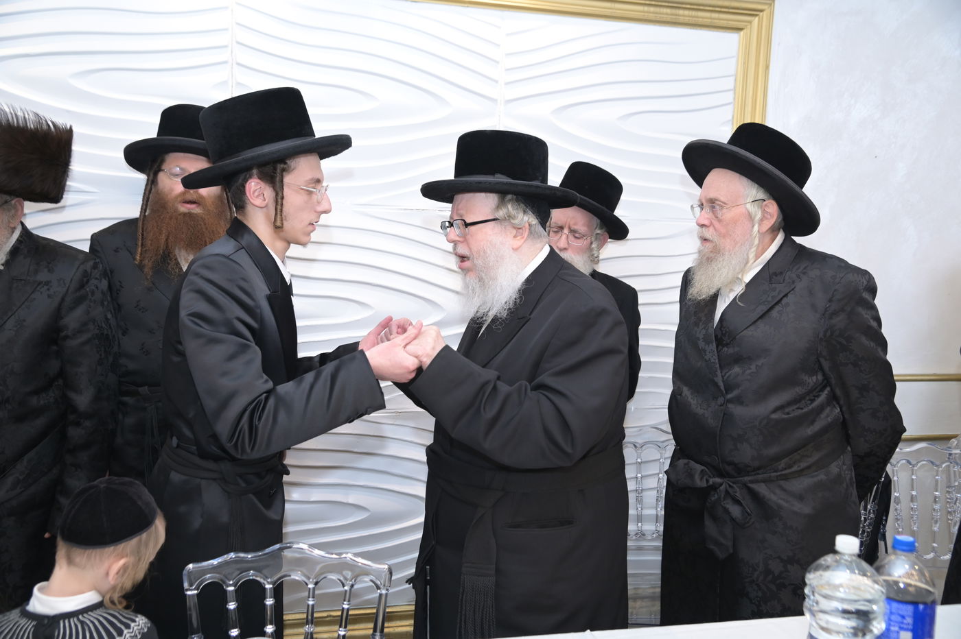 שמחת האירוסין בחצרות וואסלוי - אנטניא - קוז'ניץ