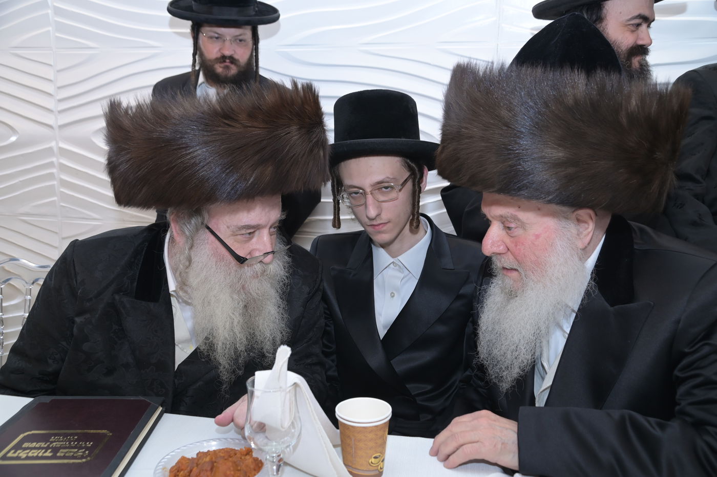 שמחת האירוסין בחצרות וואסלוי - אנטניא - קוז'ניץ