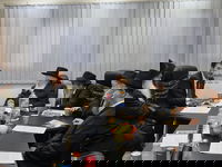 בעיצומם של הדיונים: הפגישה הממושכת של ביסמוט עם צמרת רבני חב"ד