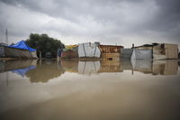 אוהלים שהוצפו במחנה הפליטים נוסייראת, במרכז רצועת עזה