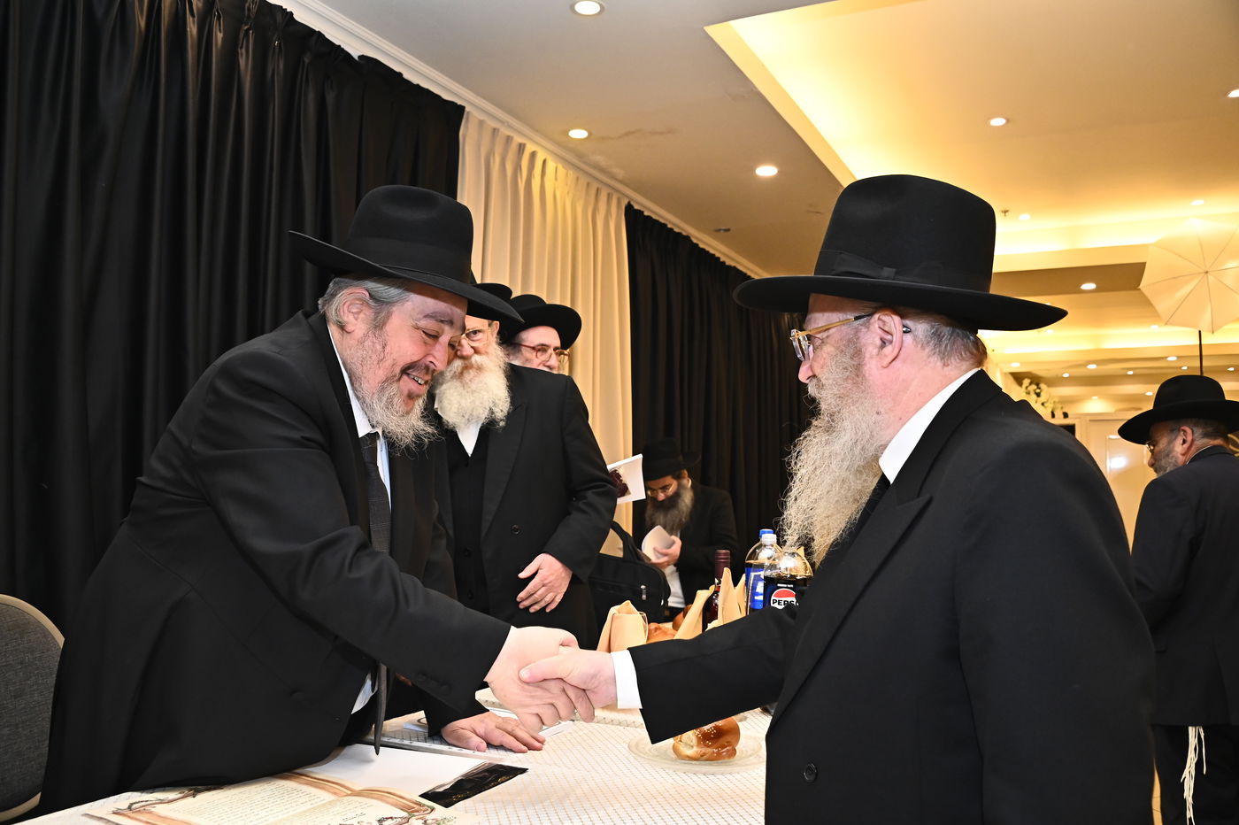 שמחת נישואי בנו של הרב יצחק קורלנסקי עם נכדת רבי שריאל רוזנברג