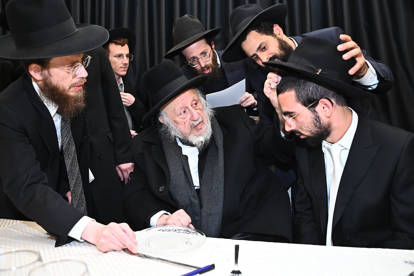 שמחת נישואי בנו של הרב יצחק קורלנסקי עם נכדת רבי שריאל רוזנברג