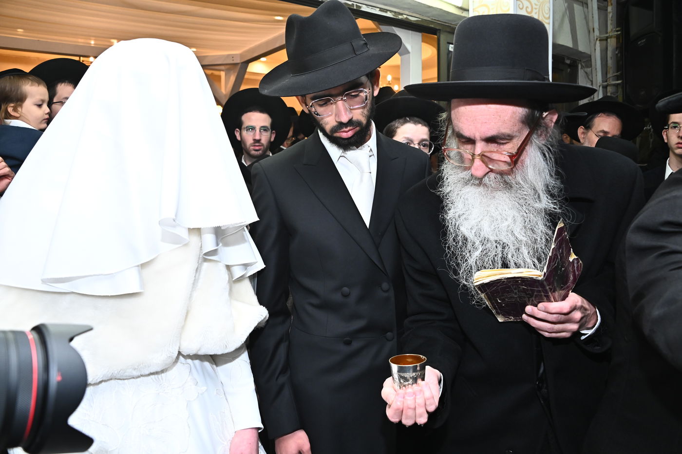 שמחת נישואי בנו של הרב יצחק קורלנסקי עם נכדת רבי שריאל רוזנברג