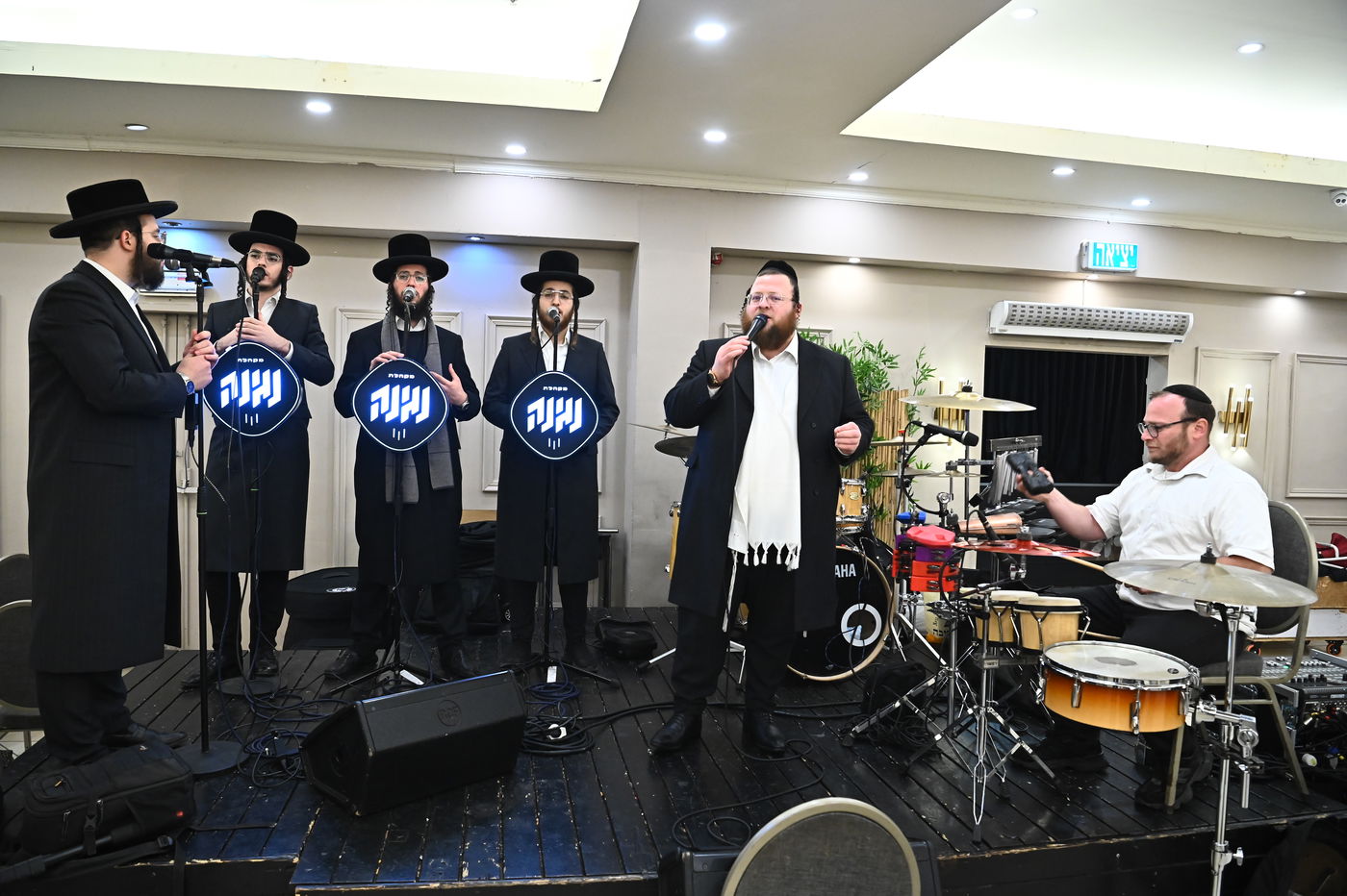 שמחת נישואי בנו של הרב יצחק קורלנסקי עם נכדת רבי שריאל רוזנברג