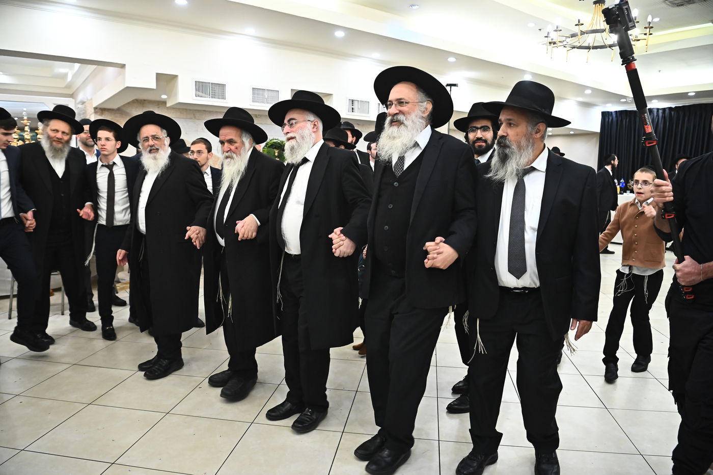 שמחת נישואי בנו של הרב יצחק קורלנסקי עם נכדת רבי שריאל רוזנברג