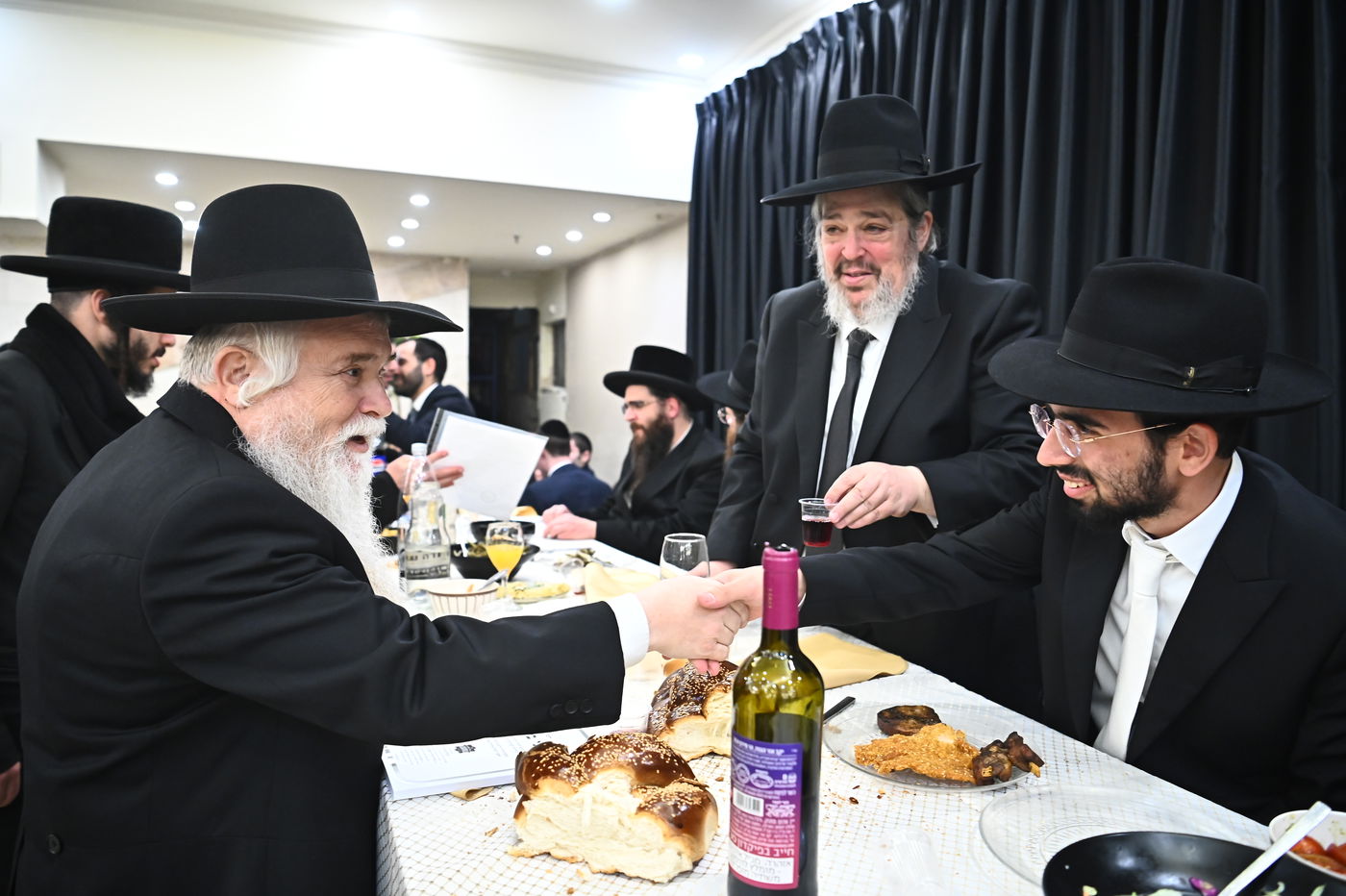 שמחת נישואי בנו של הרב יצחק קורלנסקי עם נכדת רבי שריאל רוזנברג