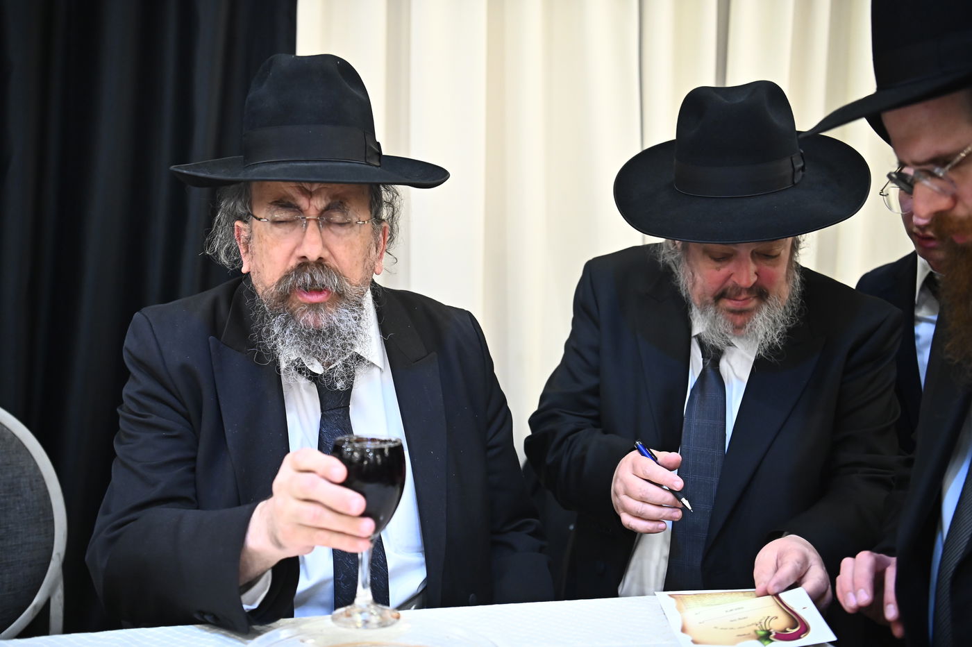 שמחת נישואי בנו של הרב יצחק קורלנסקי עם נכדת רבי שריאל רוזנברג