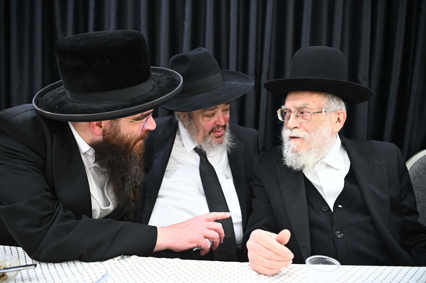 שמחת נישואי בנו של הרב יצחק קורלנסקי עם נכדת רבי שריאל רוזנברג