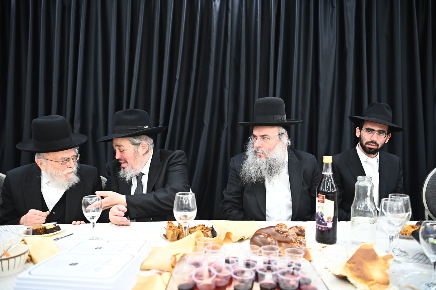 שמחת נישואי בנו של הרב יצחק קורלנסקי עם נכדת רבי שריאל רוזנברג