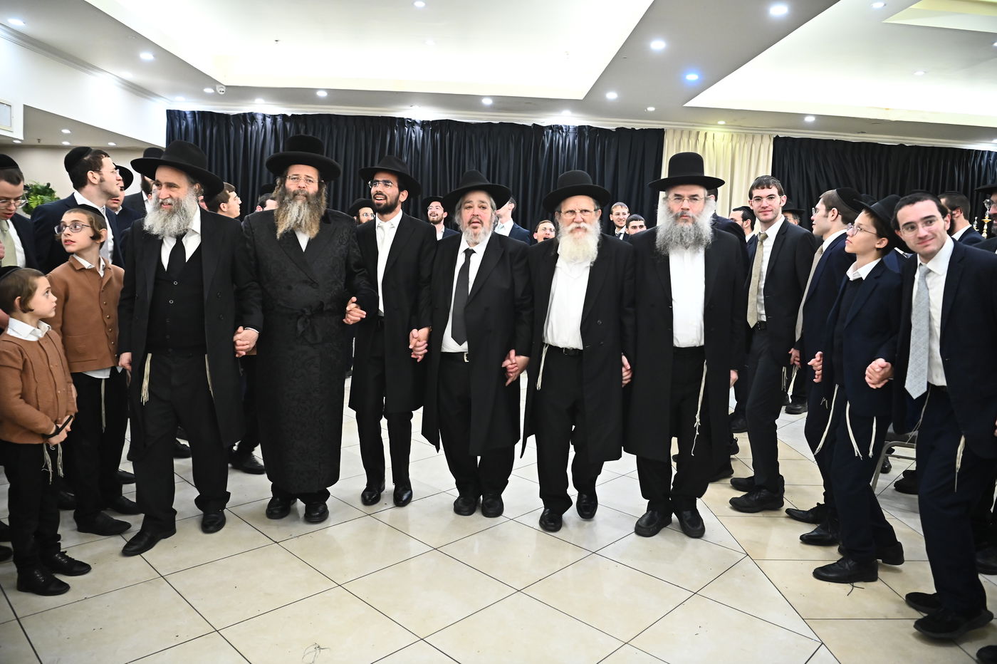 שמחת נישואי בנו של הרב יצחק קורלנסקי עם נכדת רבי שריאל רוזנברג