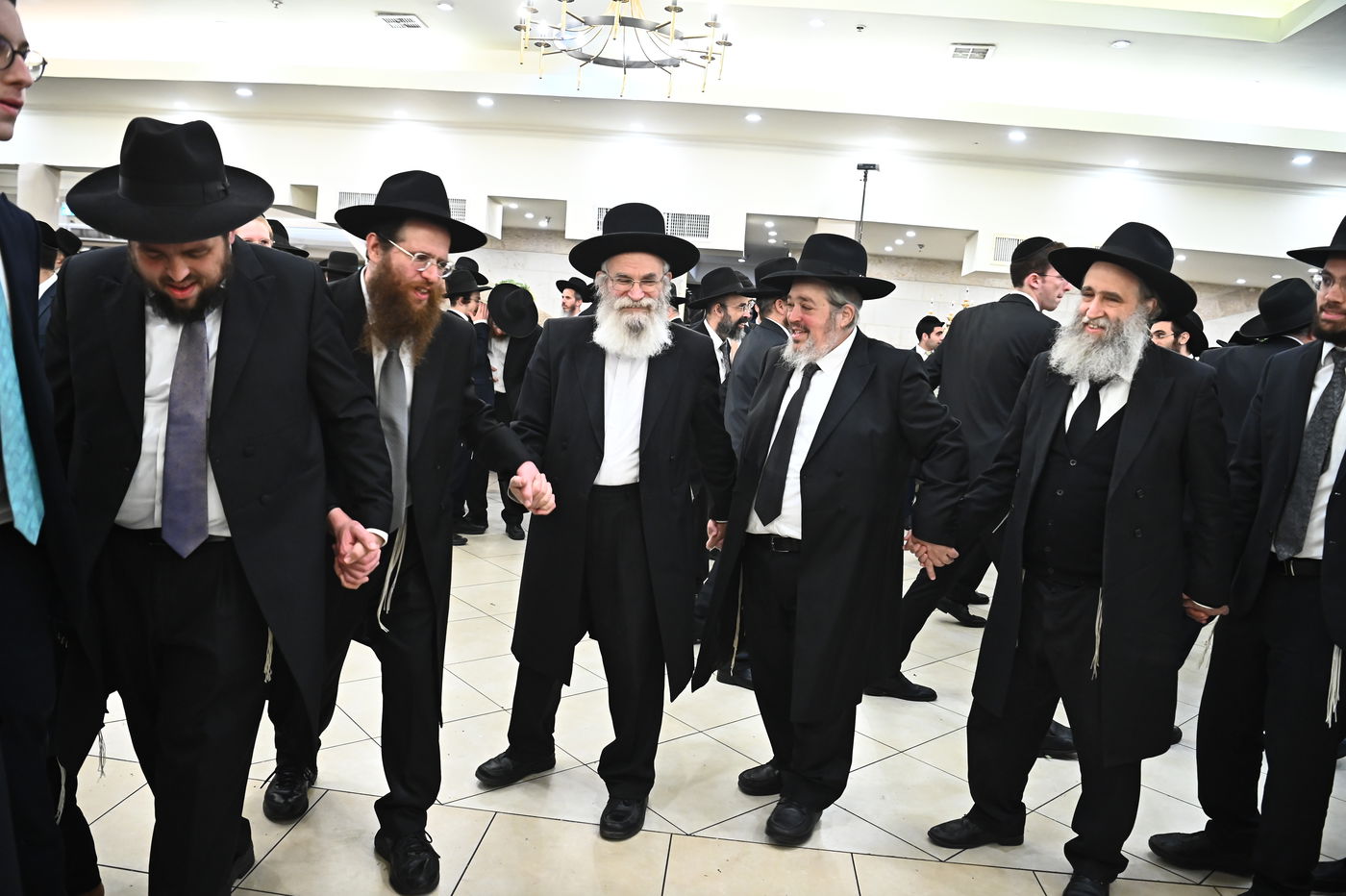 שמחת נישואי בנו של הרב יצחק קורלנסקי עם נכדת רבי שריאל רוזנברג