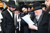 שמחת נישואי בנו של הרב יצחק קורלנסקי עם נכדת רבי שריאל רוזנברג