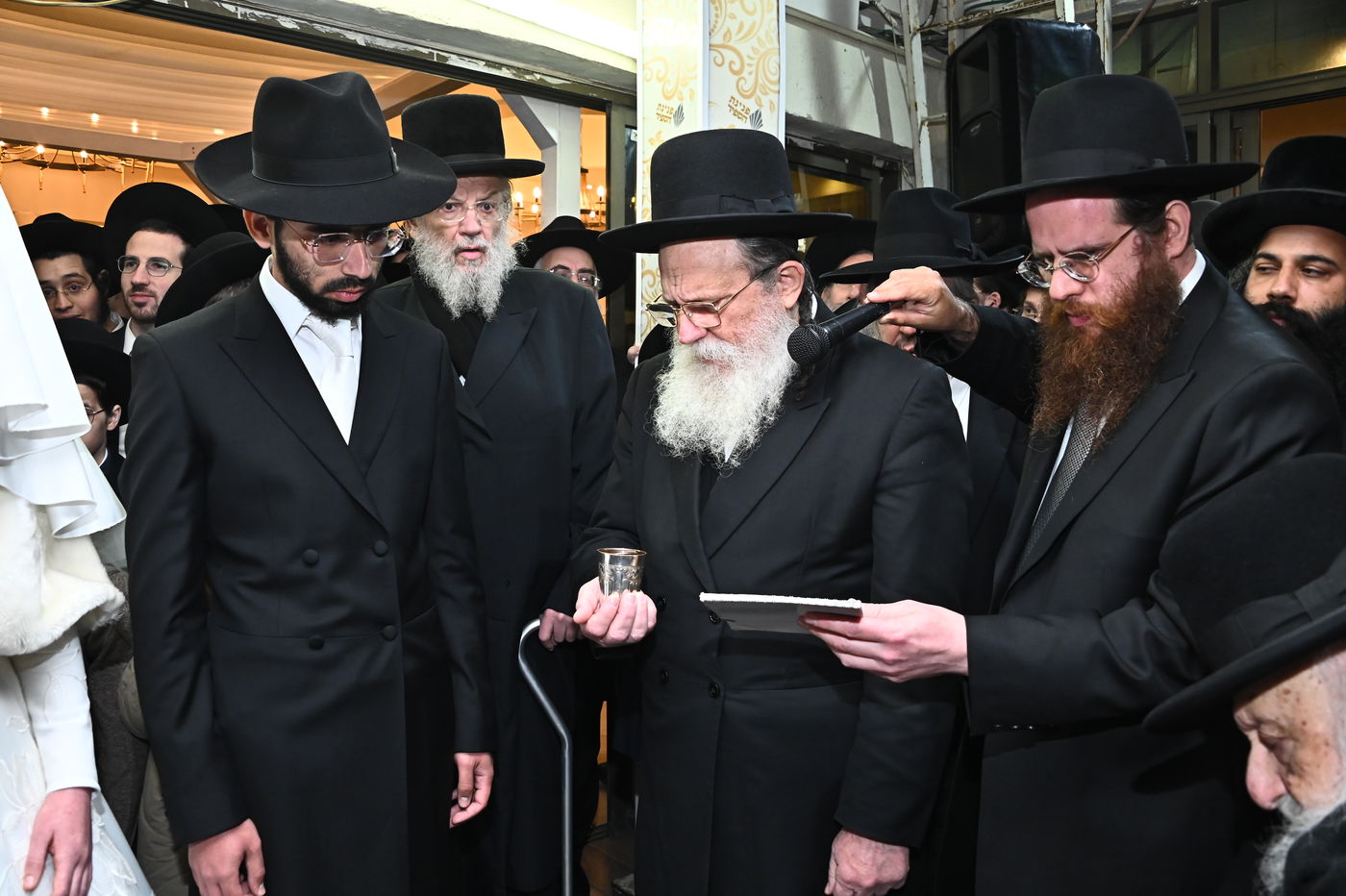 שמחת נישואי בנו של הרב יצחק קורלנסקי עם נכדת רבי שריאל רוזנברג