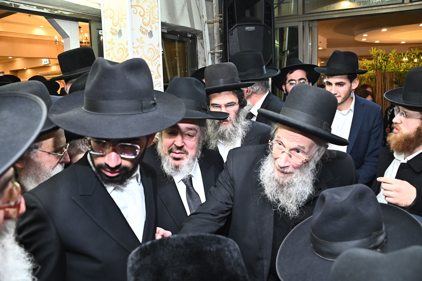 שמחת נישואי בנו של הרב יצחק קורלנסקי עם נכדת רבי שריאל רוזנברג