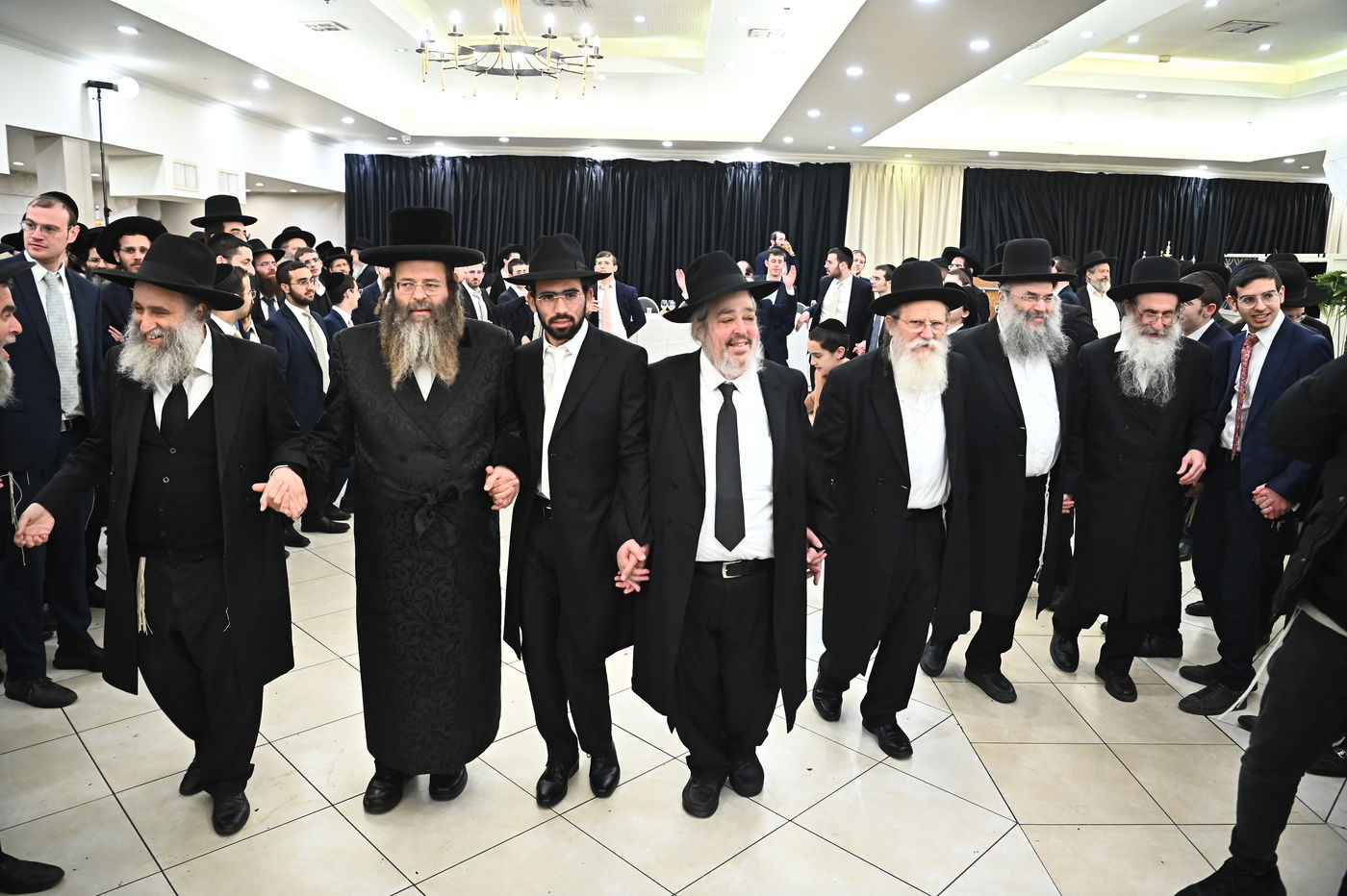 שמחת נישואי בנו של הרב יצחק קורלנסקי עם נכדת רבי שריאל רוזנברג