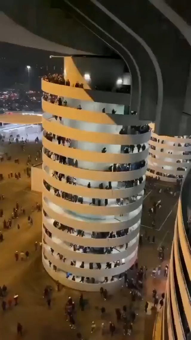 אשליה וויראלית - אצטדיון סן סירו במילאנו, איטליה 