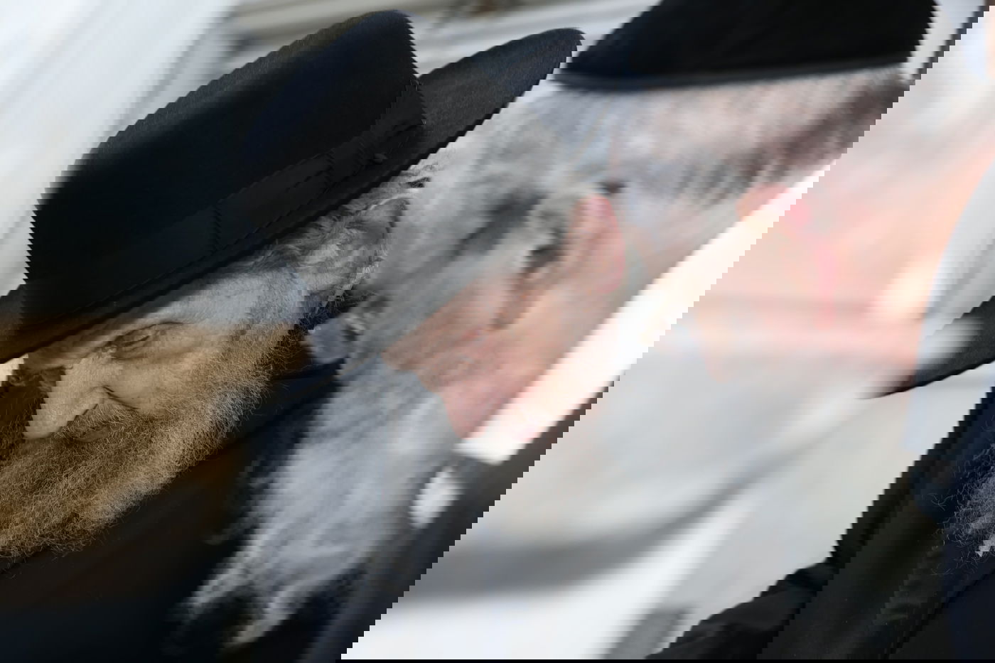 הגר"ד לנדו בהדלקת נרות חנוכה