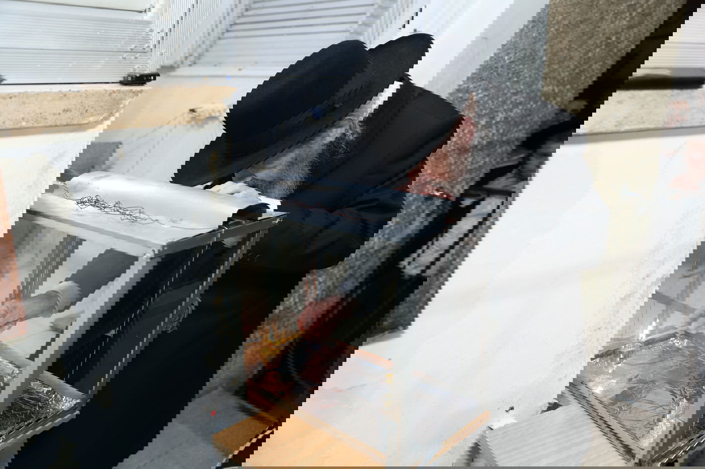 הגר"ד לנדו בהדלקת נרות חנוכה