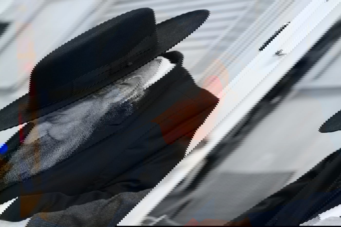 הגר"ד לנדו בהדלקת נרות חנוכה