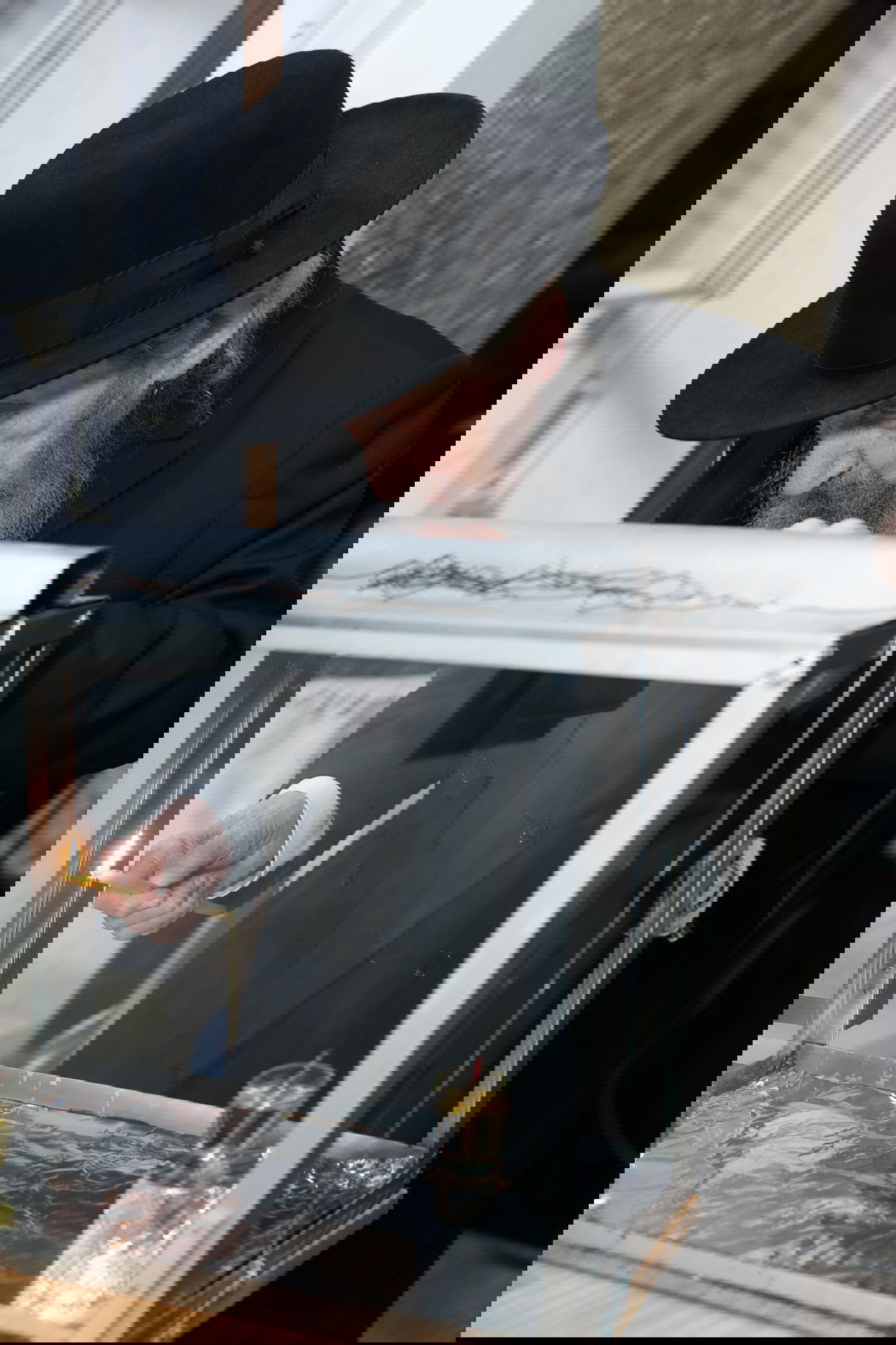 הגר"ד לנדו בהדלקת נרות חנוכה