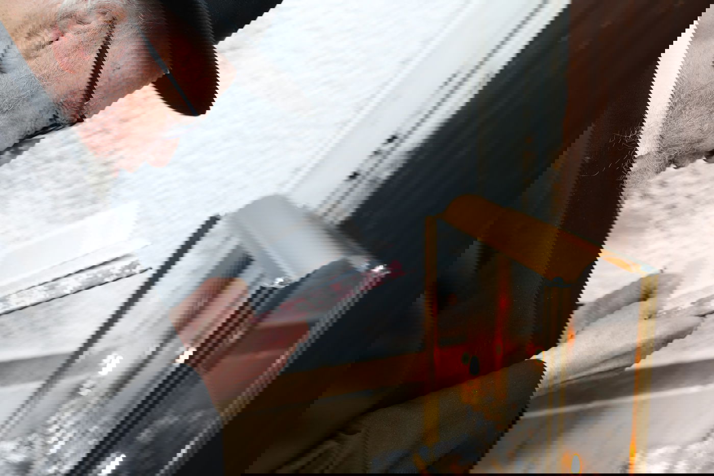 הגרמ"ה הירש בהדלקת נרות חנוכה