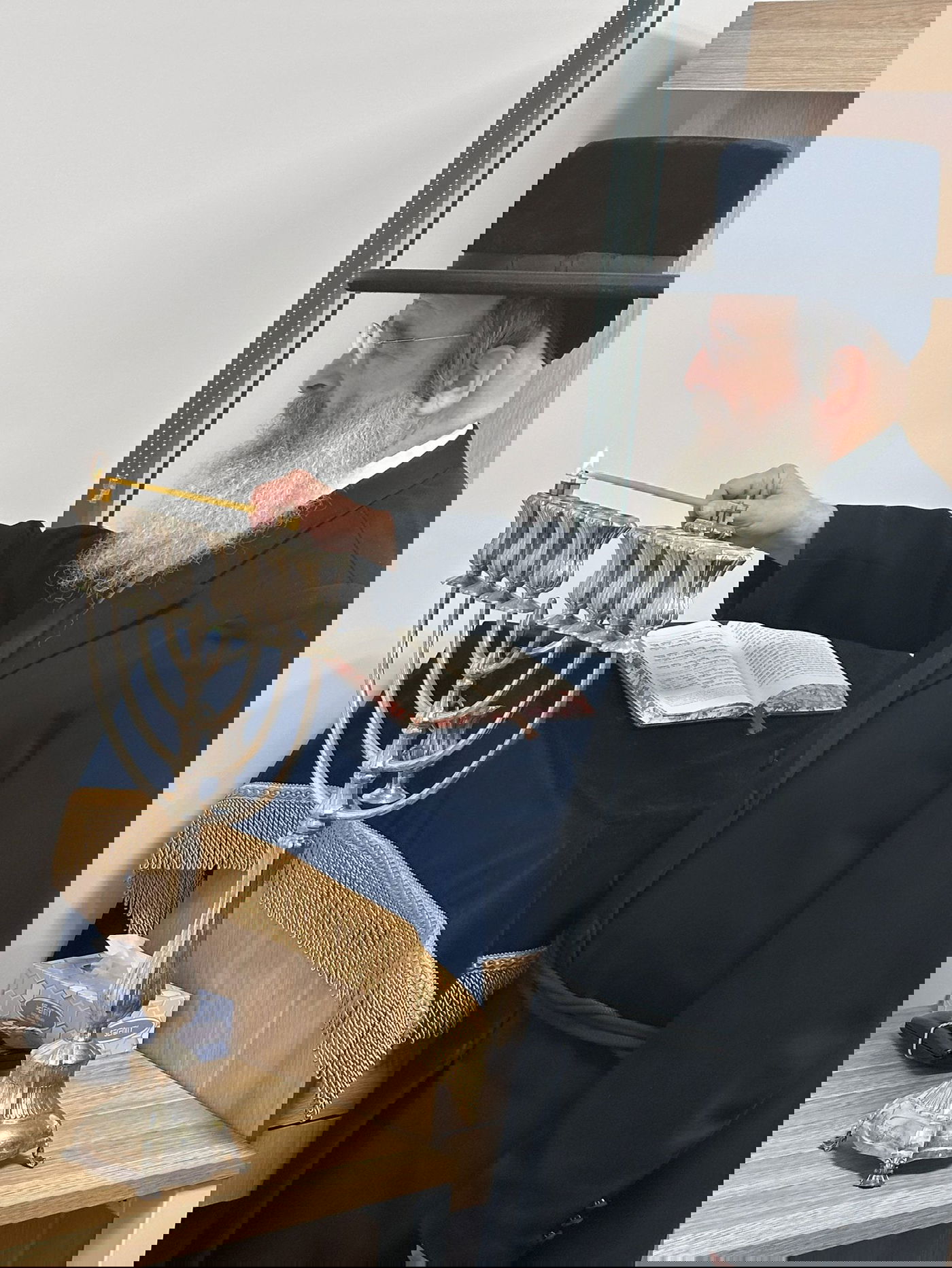 גאב"ד מלברון בהדלקת נרות חנוכה תשפ"ו