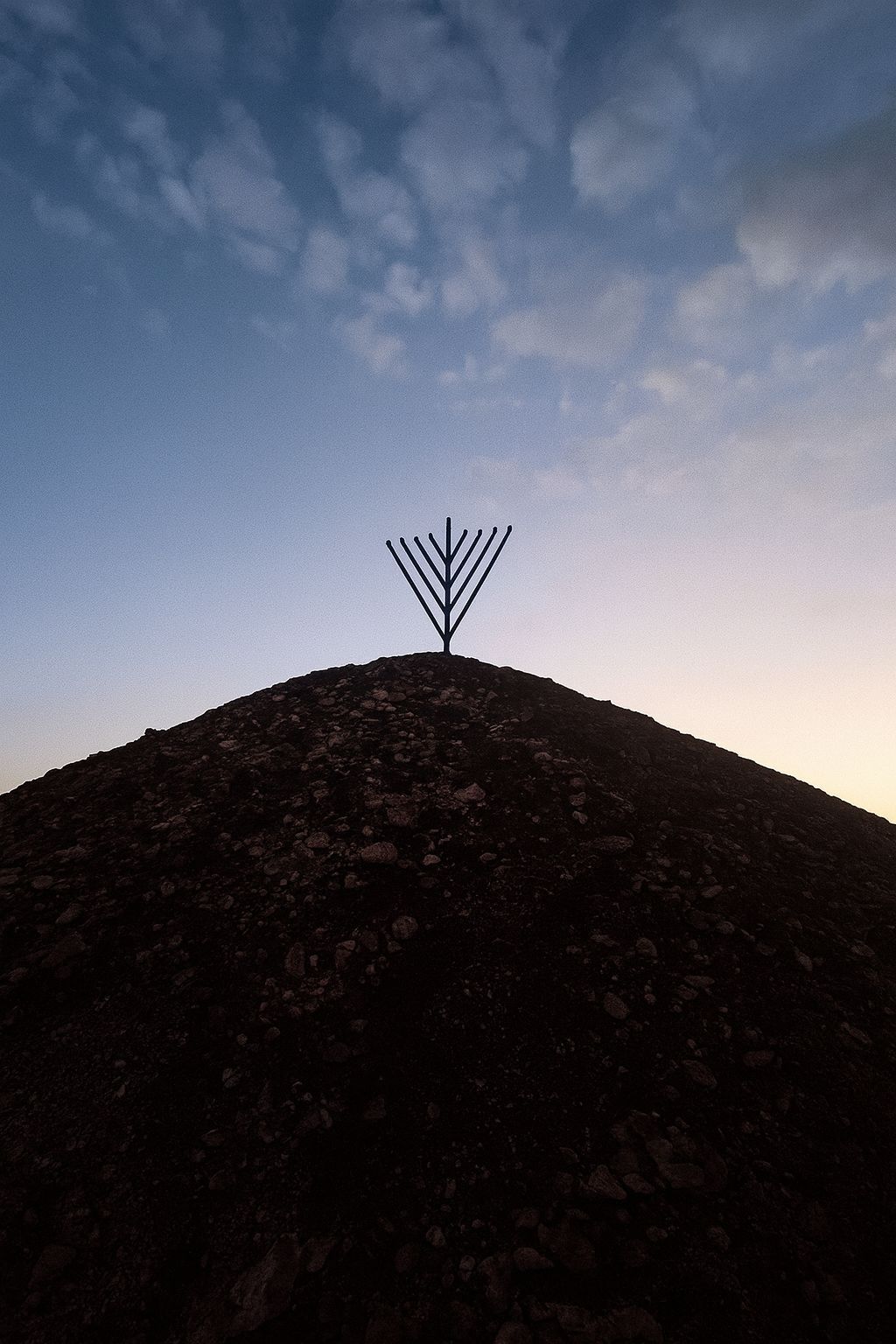 לוחמי צה"ל מדליקים נר ראשון של חנוכה