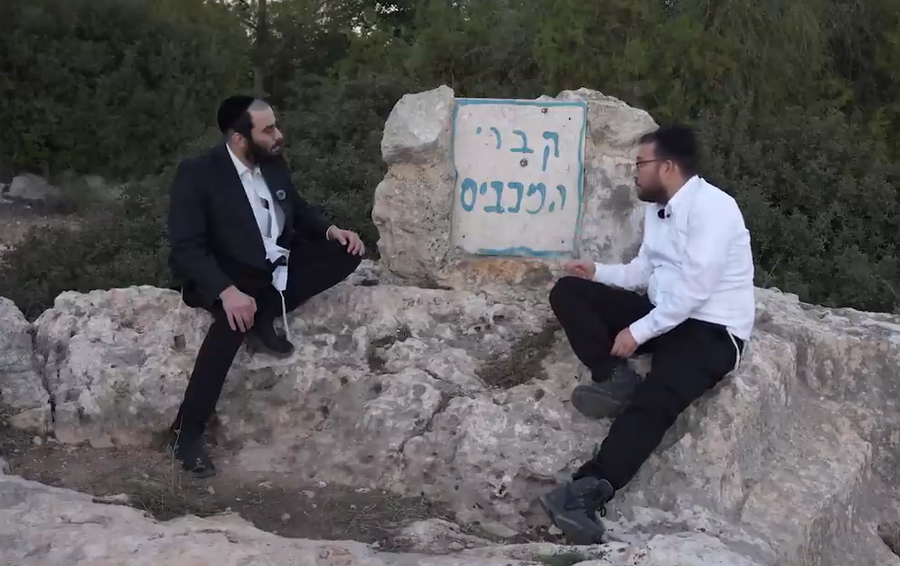 ישראל שפירא ויהודה ברייער במהלך הסיור