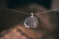 התליון עם סמל המנורה