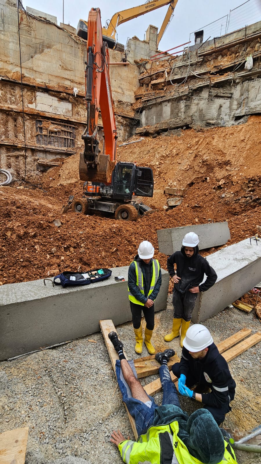 חילוץ הפועל מהבור