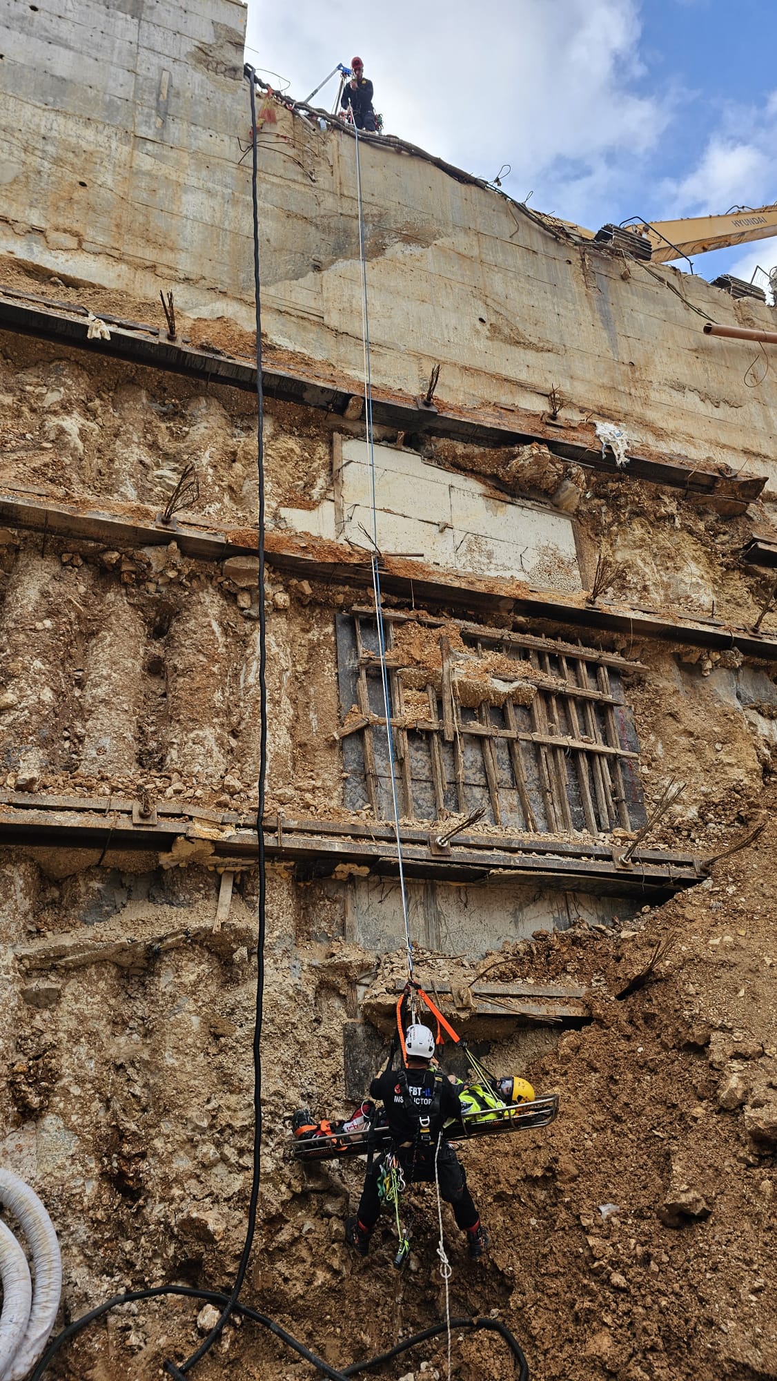 חילוץ הפועל מהבור