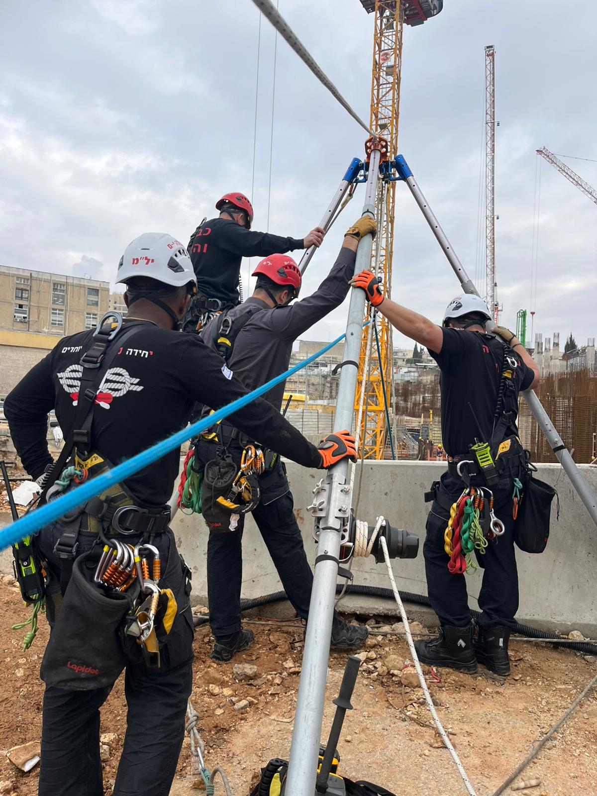 חילוץ הפועל מהבור