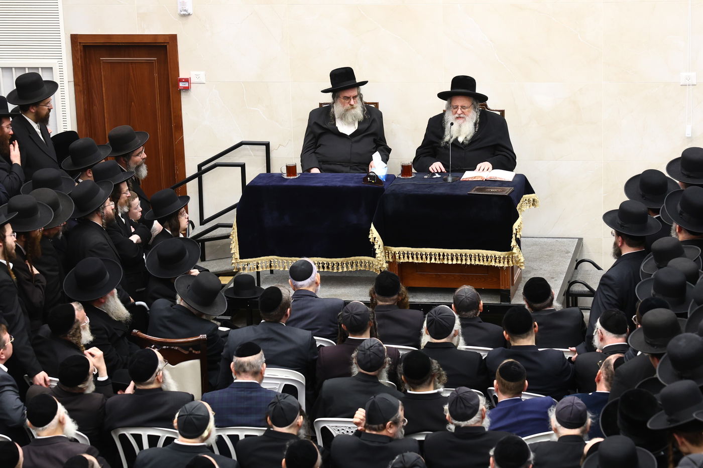 נר ראשון של חנוכה אצל הגר"ש אלתר