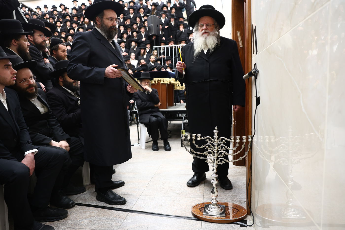 נר ראשון של חנוכה אצל הגר"ש אלתר