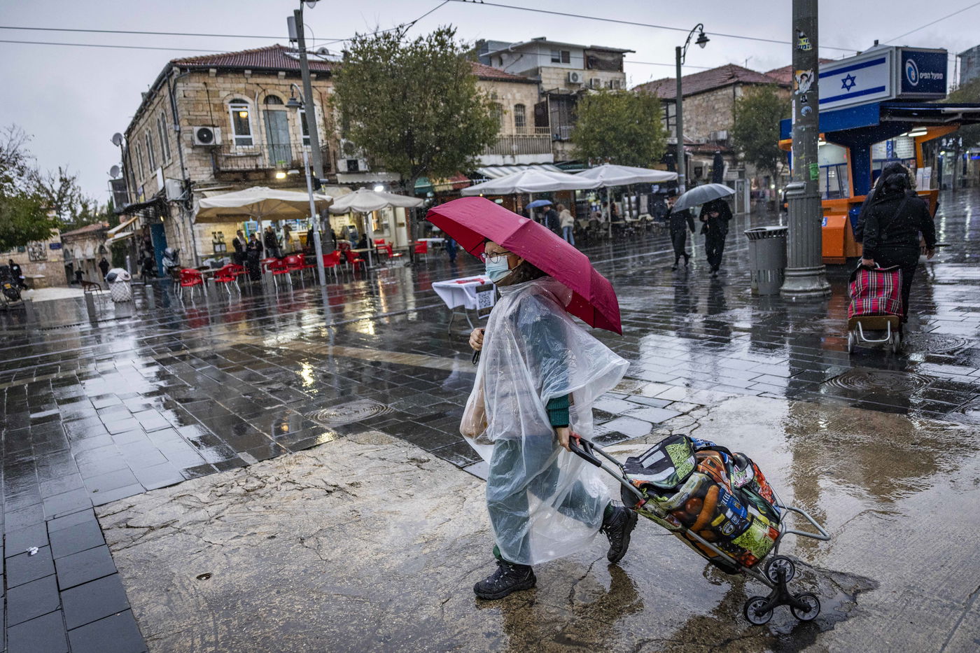 מחנה יהודה, אתמול