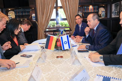 הפגישה, היום