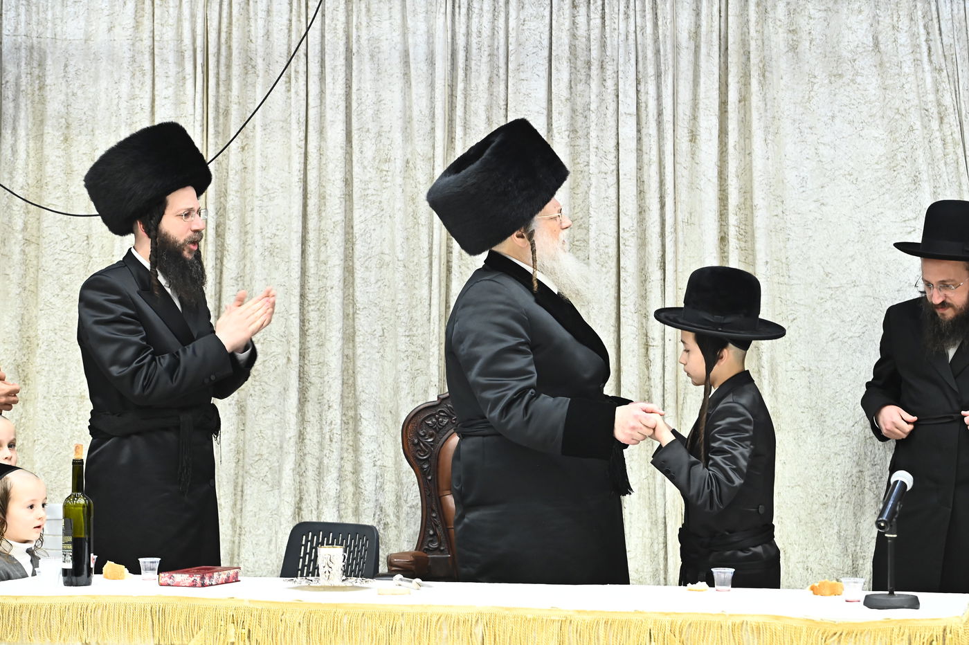 שמחת בר המצווה לנכד האדמו"ר ממודז'יץ