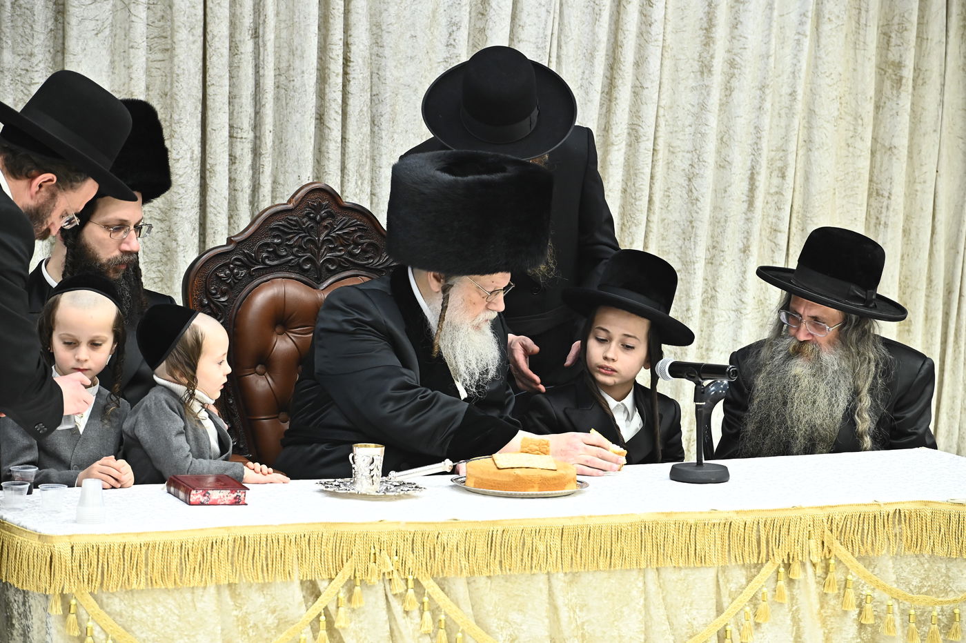 שמחת בר המצווה לנכד האדמו"ר ממודז'יץ